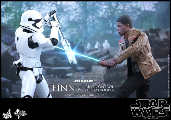 Hot Toys - MMS346 – Star Wars: The Force Awakens – Finn & First Order Riot Control Stormtrooper