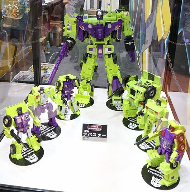 Takara Tomy - Transformers Master Piece - Unite Warriors UW-04 Devastator with coins