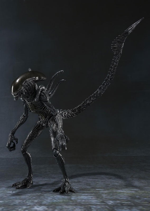 Bandai - S.H.MonsterArts - Alien Warrior