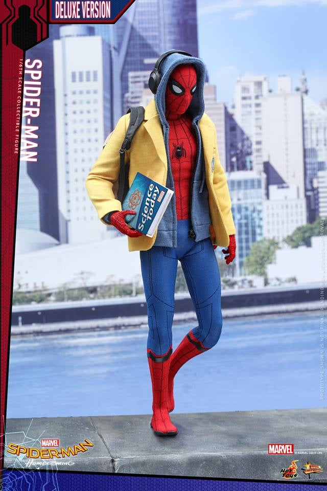 Hot Toys –MMS426 – Spider-Man: Homecoming – Spider-Man Collectible Figure (Deluxe Version)