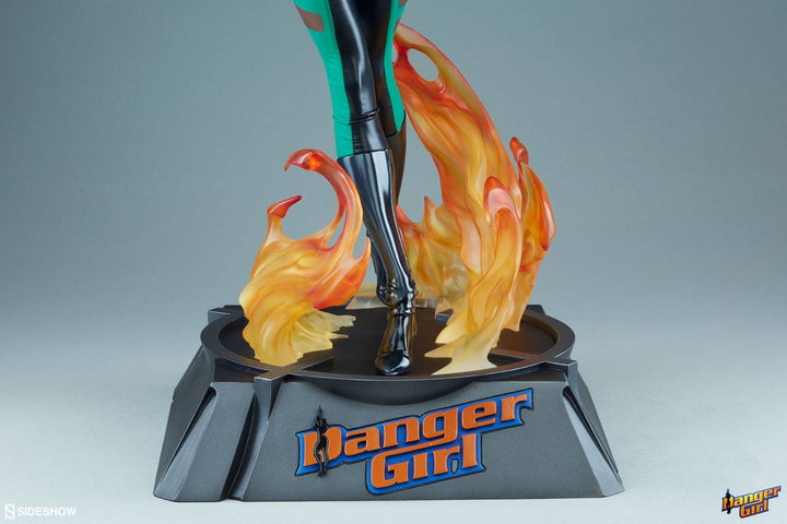 [Pre-Order] Sideshow Collectibles -Danger Girl : Abbey Chase Premium Format Statue