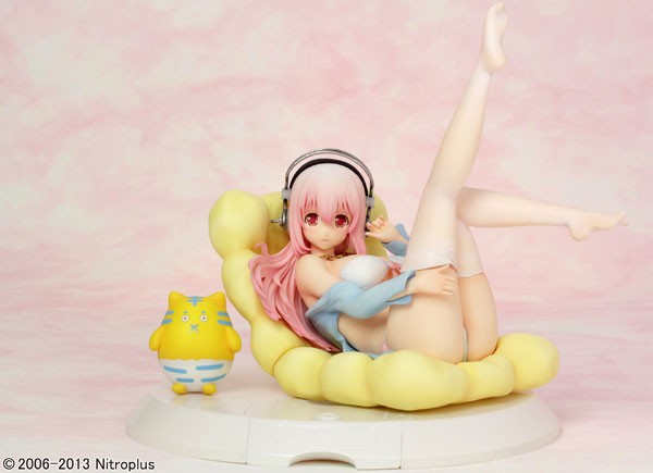 Super Sonico - Bikini & Sofa ver