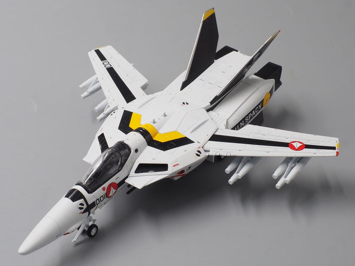 [Pre Order] Calibre Wings - 1/72 Macross VF-1S Valkyrie Skull Leader 1 (Limited Edition) Collectible Model