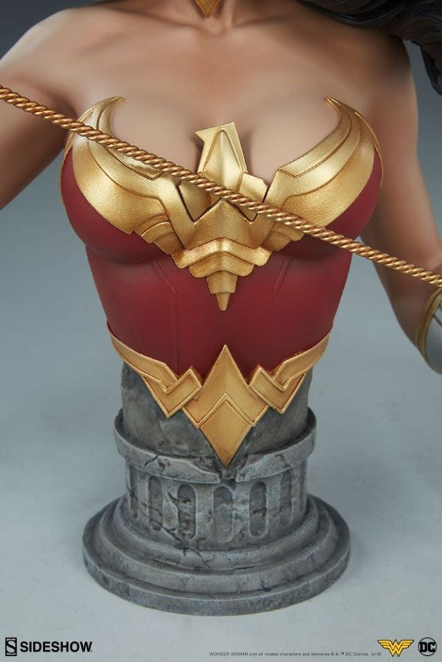 [Pre-Order] SIDESHOW COLLECTIBLES - WONDER WOMAN BUST