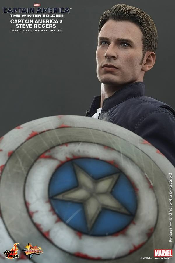 Hot Toys - Captain America & Steve Rogers Set