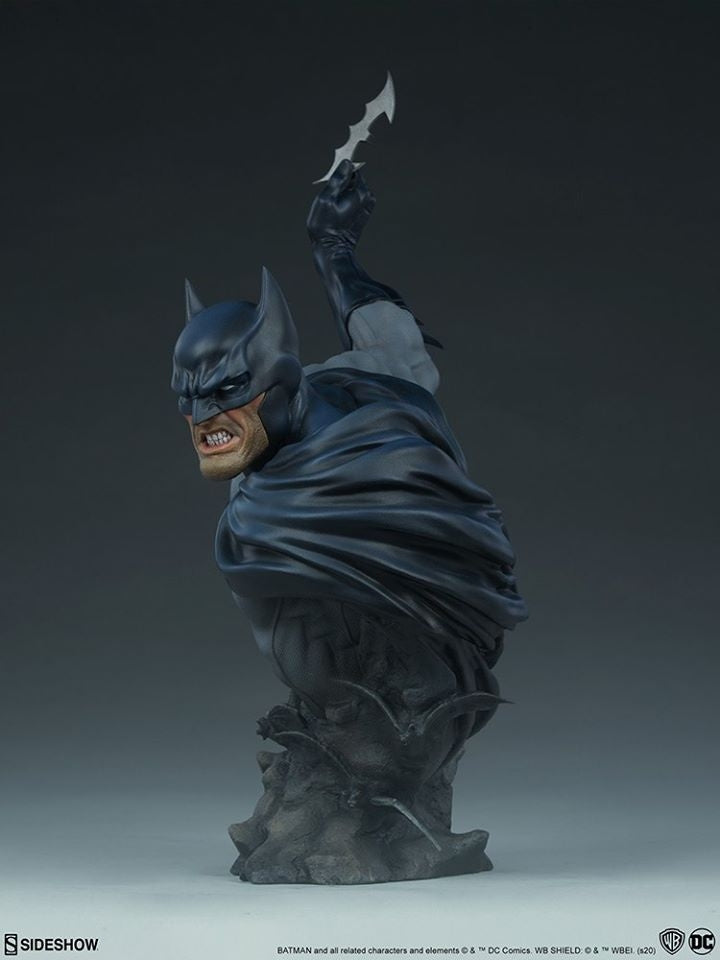 [Pre-Order] SIDESHOW COLLECTIBLES - BATMAN ON GARGOYLE PREMIUM FORMAT STATUE