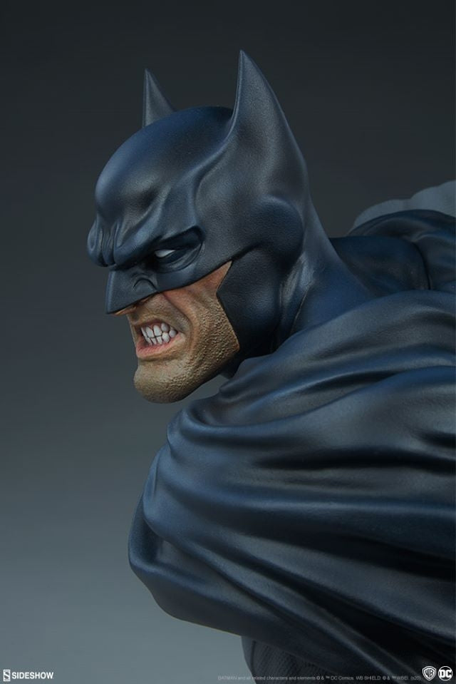 [Pre-Order] SIDESHOW COLLECTIBLES - BATMAN ON GARGOYLE PREMIUM FORMAT STATUE