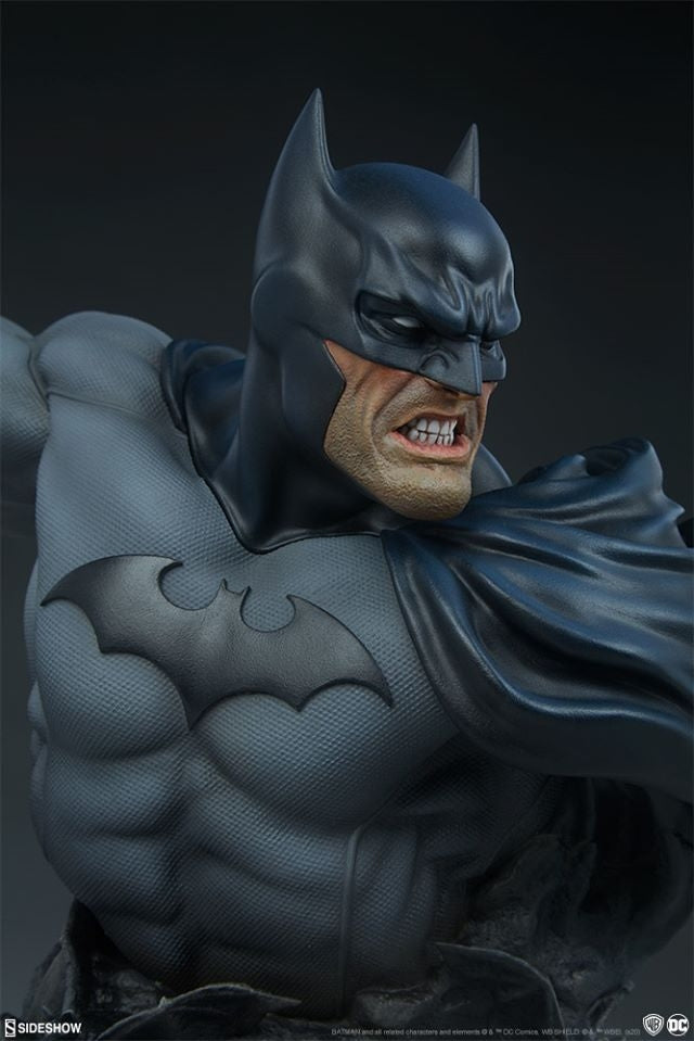 [Pre-Order] SIDESHOW COLLECTIBLES - BATMAN ON GARGOYLE PREMIUM FORMAT STATUE