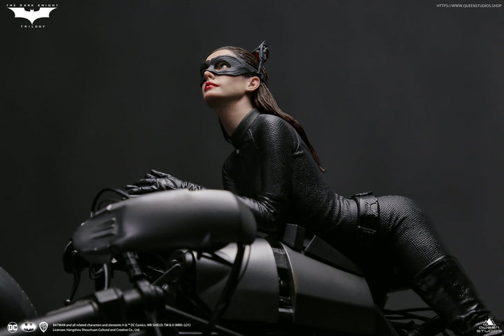 Queen Studios - Catwoman  1/6 scale