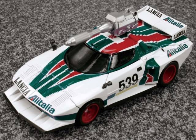 Takara Tomy - MP20 - Wheeljack with coin and exclusive item