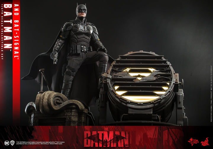 Hot Toys - MMS641 - The Batman - 1/6th scale Batman and Bat-Signal Collectible Set