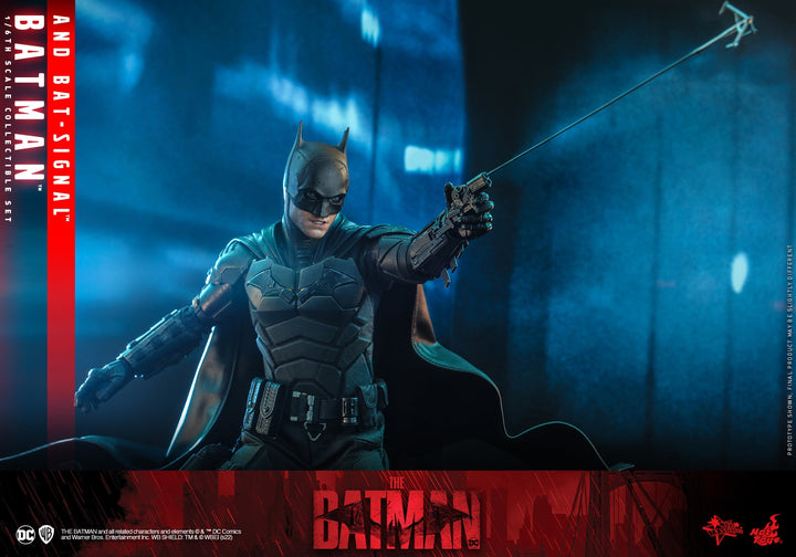 Hot Toys - MMS641 - The Batman - 1/6th scale Batman and Bat-Signal Collectible Set