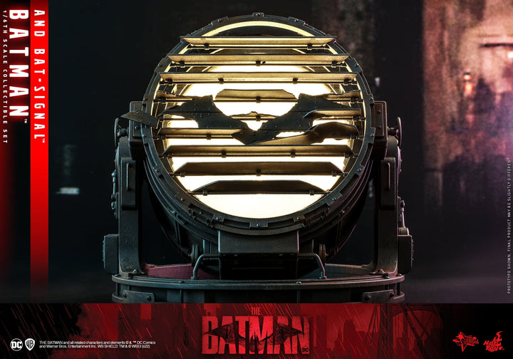 Hot Toys - MMS641 - The Batman - 1/6th scale Batman and Bat-Signal Collectible Set