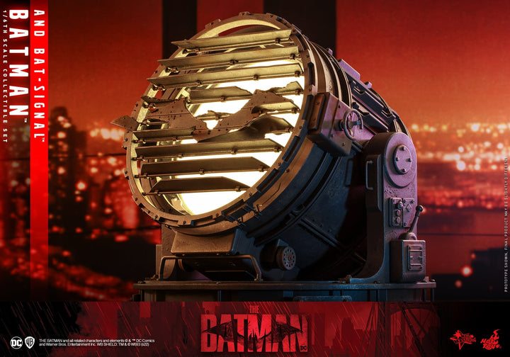 Hot Toys - MMS641 - The Batman - 1/6th scale Batman and Bat-Signal Collectible Set