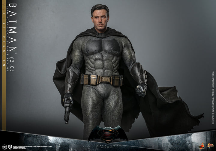 [Pre-Order] Hot Toys - MMS732 - Batman v Superman: Dawn of Justice - 1/6th scale Batman (2.0) Collectible Figure (Deluxe Ver.)