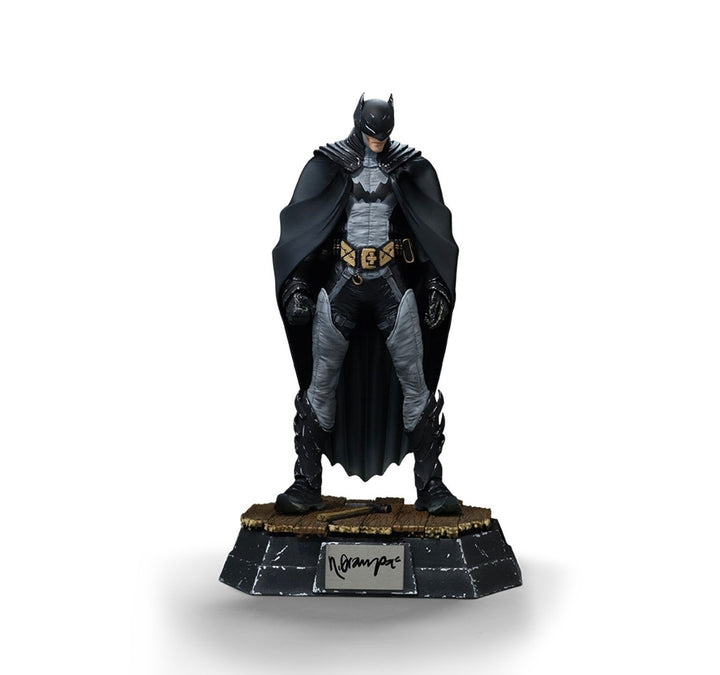 [Pre-Order] Iron Studios - Batman by Rafael Grampá Signed Version - DC Comics - Art Scale 1/10