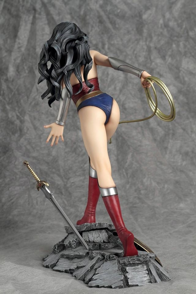 Yamato USA - Dc Comics Collection “WONDER WOMAN” By Luis Royo