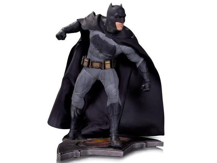 DC Collectibles - Batman Vs. Superman: Dawn of Justice 1/6 Scale Statue – Batman